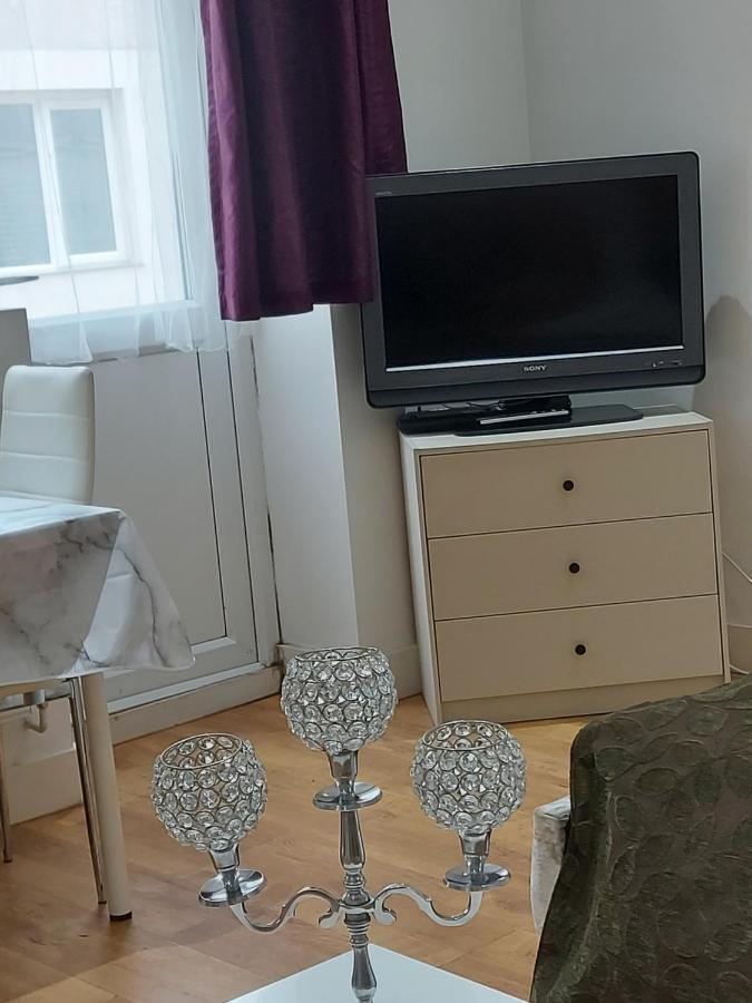קרואולי Lux Apartment In Gatwick מראה חיצוני תמונה