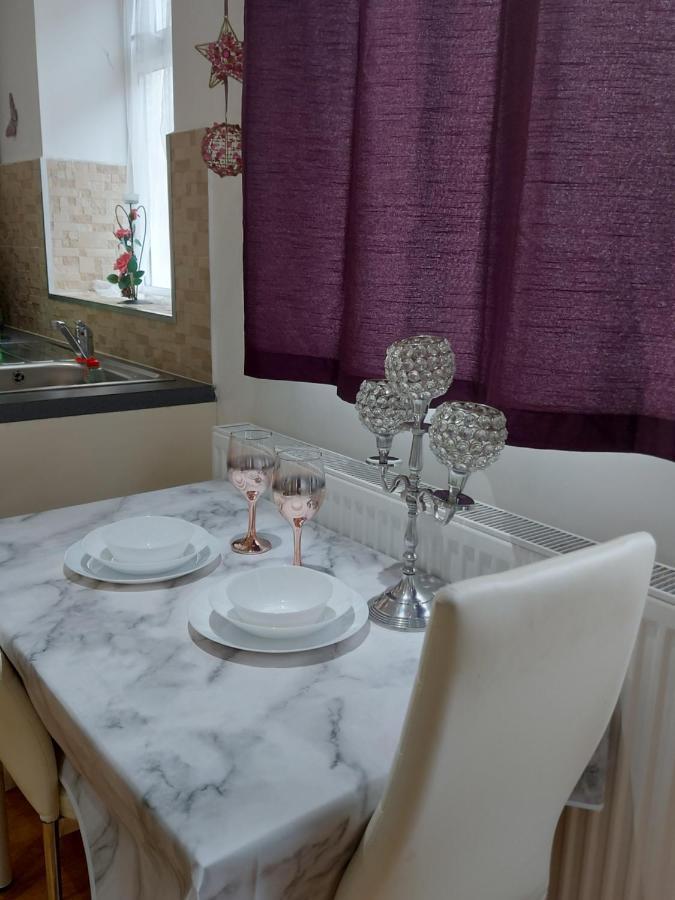 קרואולי Lux Apartment In Gatwick מראה חיצוני תמונה
