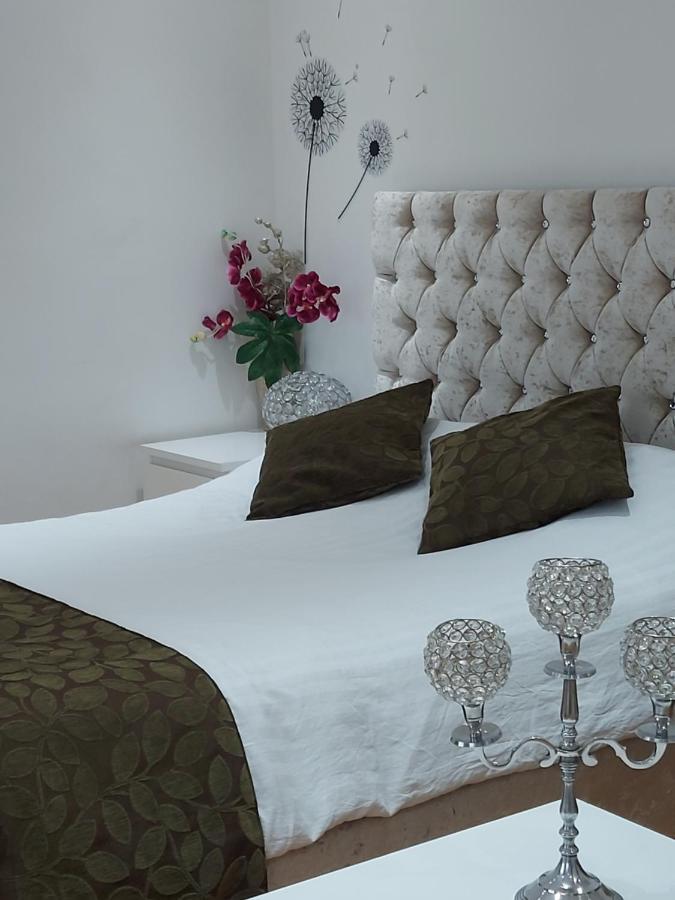 קרואולי Lux Apartment In Gatwick מראה חיצוני תמונה