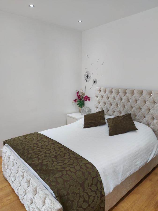 קרואולי Lux Apartment In Gatwick מראה חיצוני תמונה