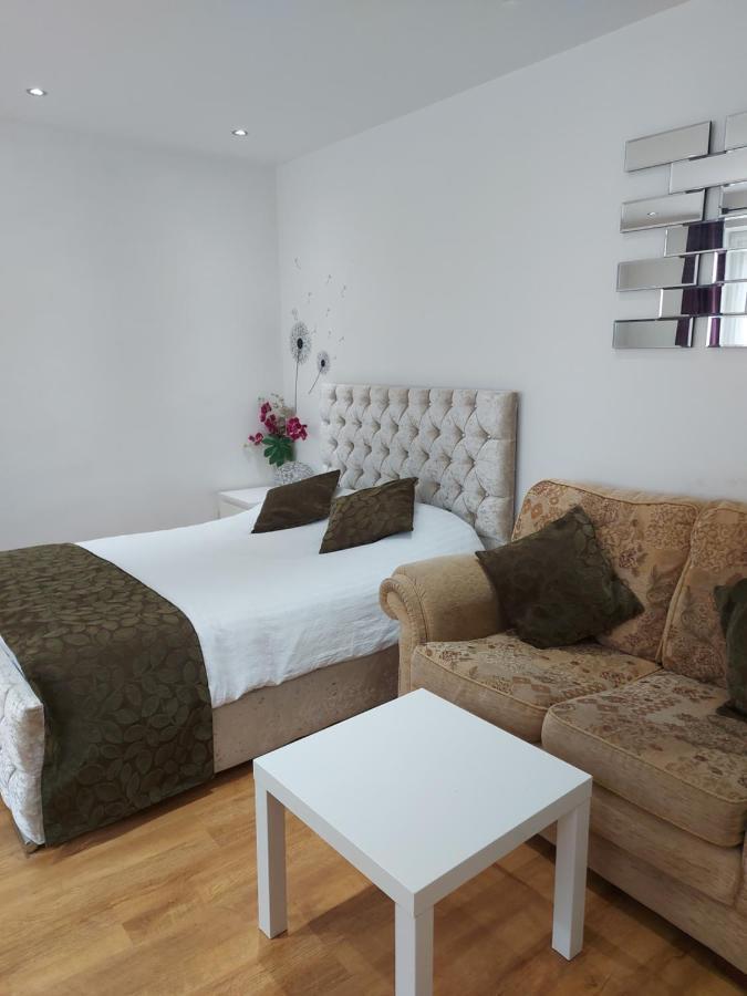 קרואולי Lux Apartment In Gatwick מראה חיצוני תמונה