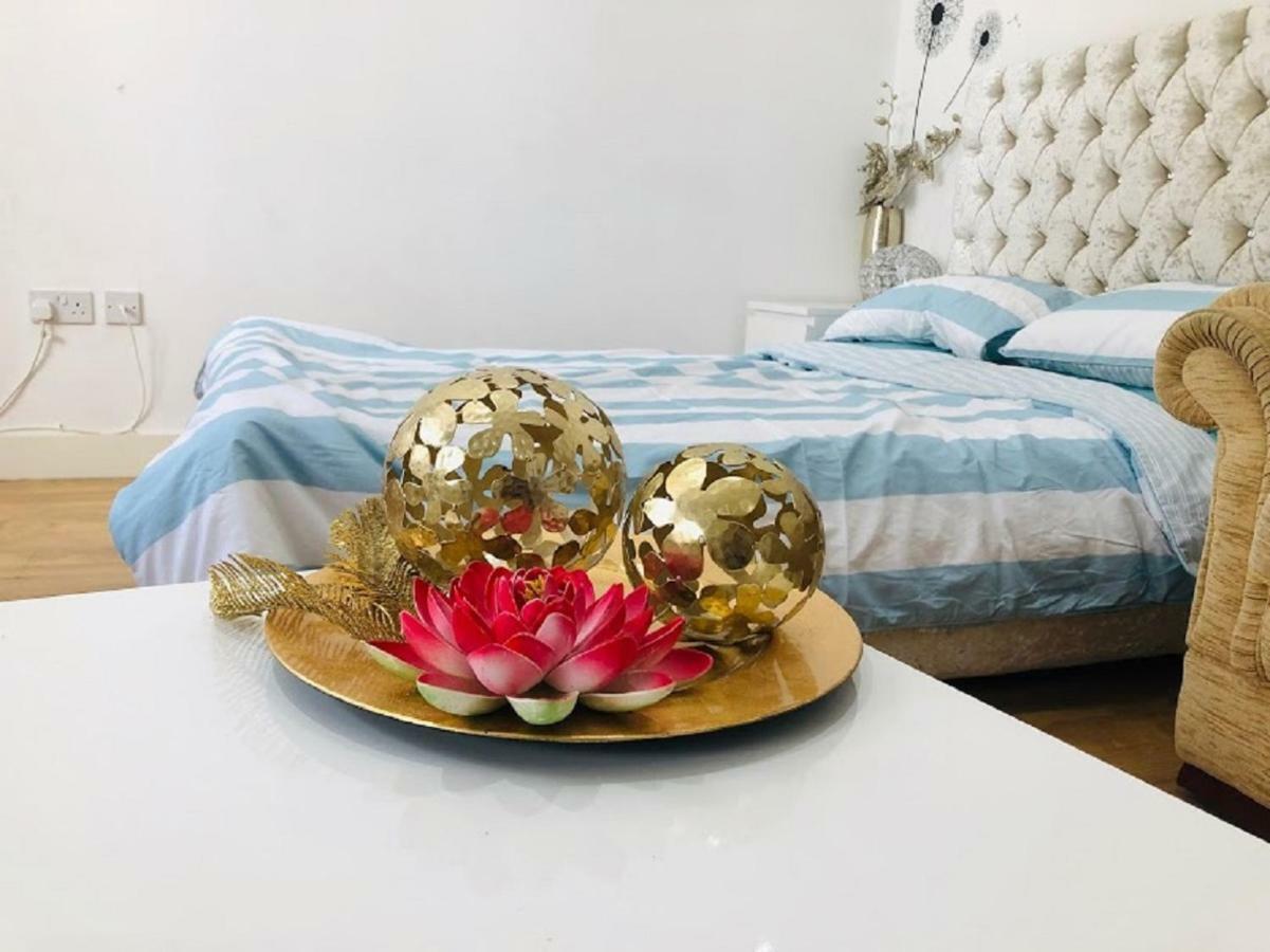 קרואולי Lux Apartment In Gatwick מראה חיצוני תמונה