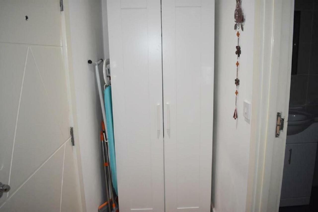 קרואולי Lux Apartment In Gatwick מראה חיצוני תמונה