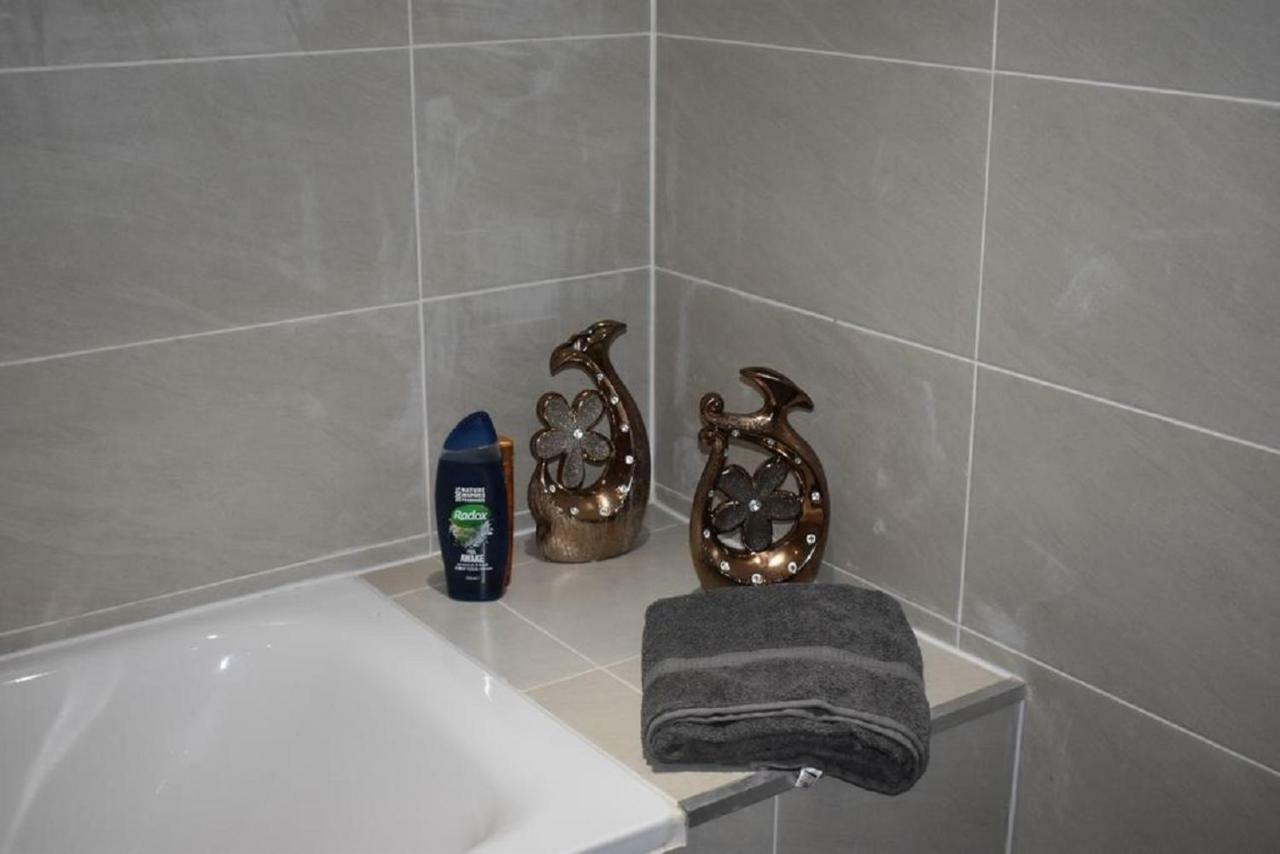 קרואולי Lux Apartment In Gatwick מראה חיצוני תמונה