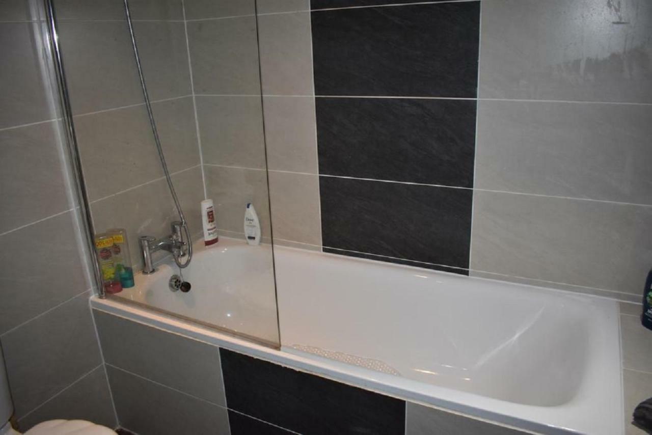 קרואולי Lux Apartment In Gatwick מראה חיצוני תמונה