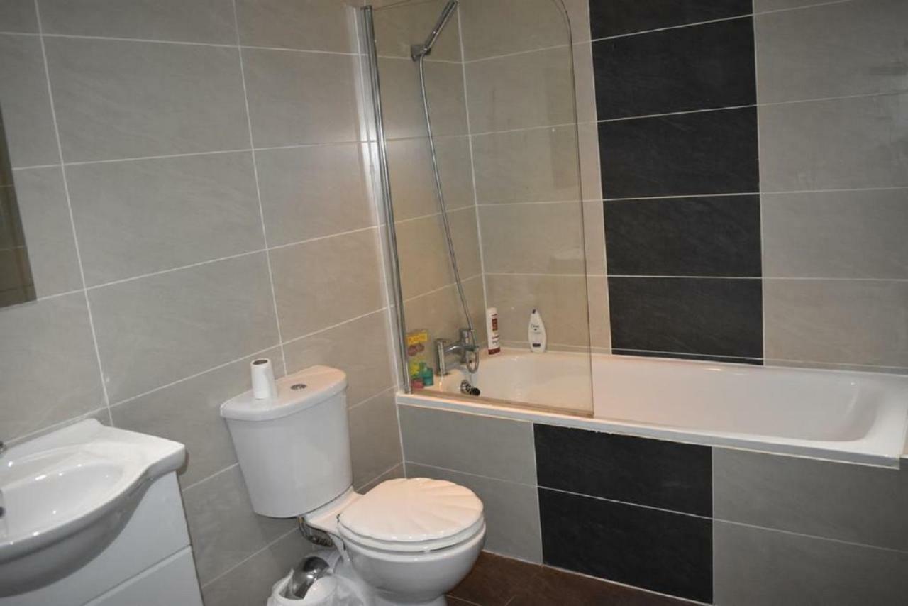 קרואולי Lux Apartment In Gatwick מראה חיצוני תמונה